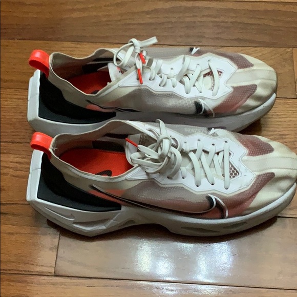 Nike Zoom Tennis Shoes - Picture 2 of 8